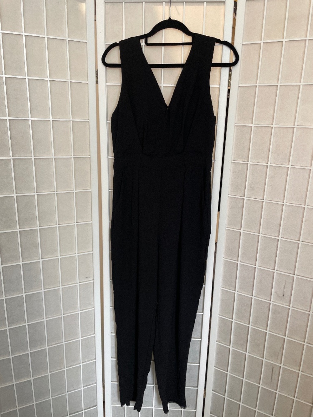 Jumpsuit V neck ankle lenght straight leg lace at the back with pockets Large